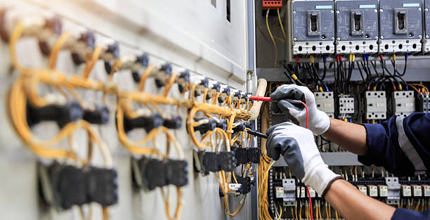 Professional Electrician technician working in Jefferson, OR